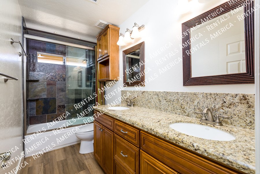 RENOVATED 5 BEDROOM IN WATERS EDGE @ OCOTILLO property image