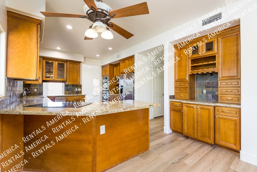 RENOVATED 5 BEDROOM IN WATERS EDGE @ OCOTILLO property image