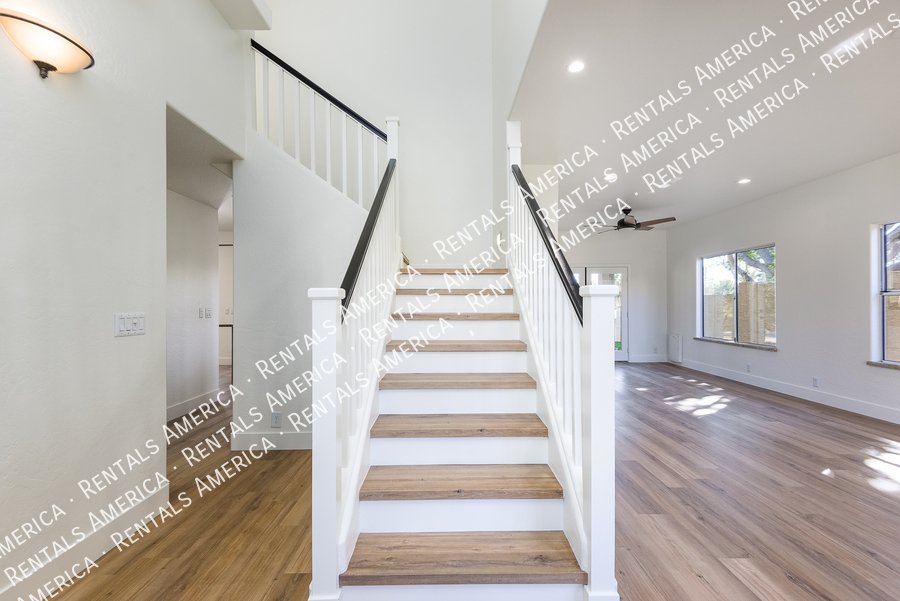 RENOVATED 5 BEDROOM IN WATERS EDGE @ OCOTILLO property image