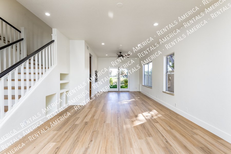 RENOVATED 5 BEDROOM IN WATERS EDGE @ OCOTILLO property image
