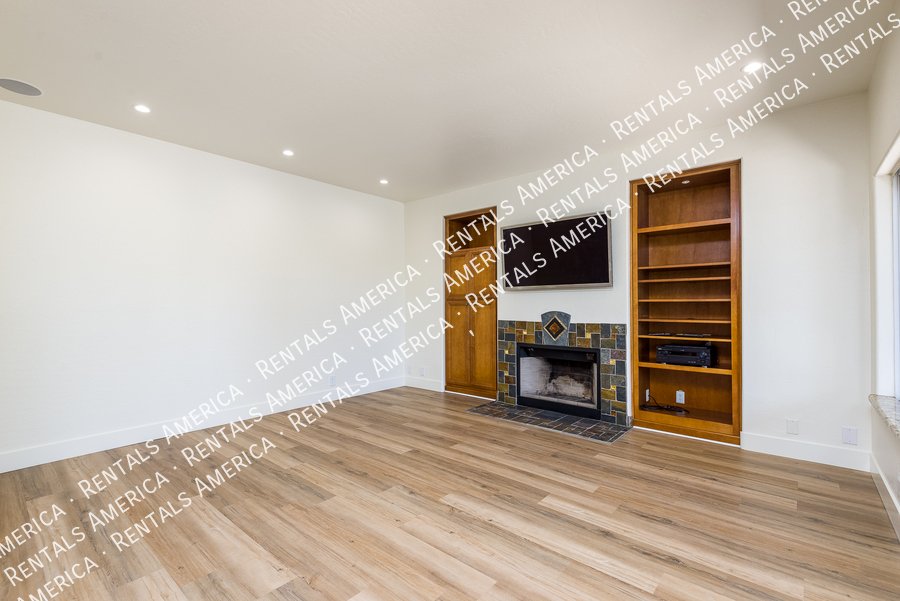 RENOVATED 5 BEDROOM IN WATERS EDGE @ OCOTILLO property image