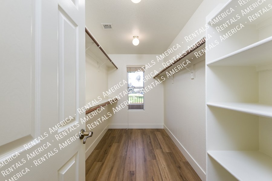 RENOVATED 5 BEDROOM IN WATERS EDGE @ OCOTILLO property image