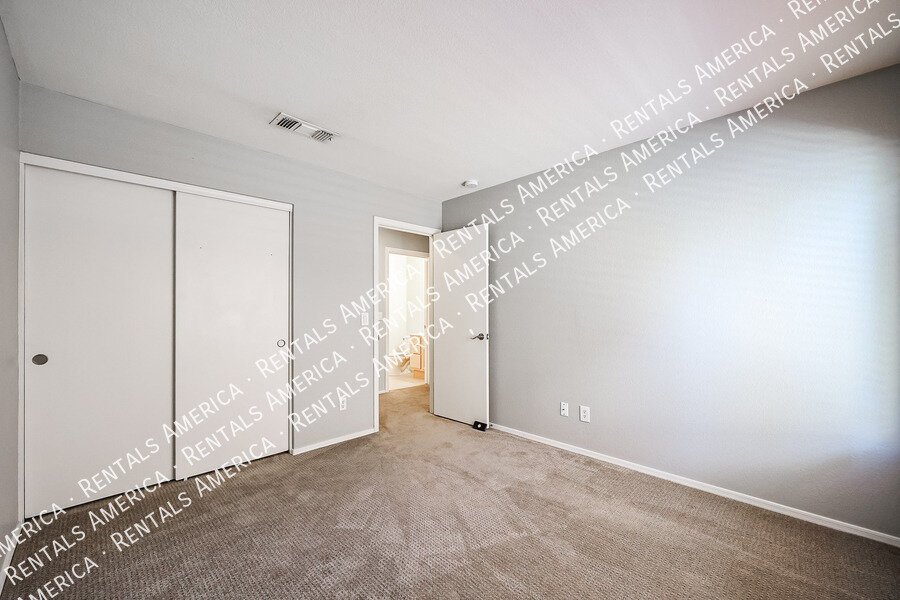 Beautiful Glendale Valencia Home 3/2 bath property image