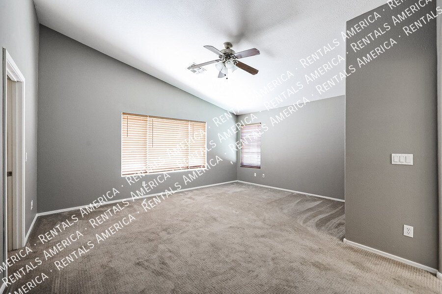 Beautiful Glendale Valencia Home 3/2 bath property image