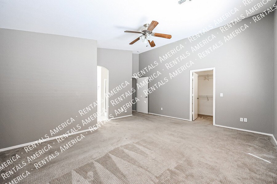 Beautiful Glendale Valencia Home 3/2 bath property image