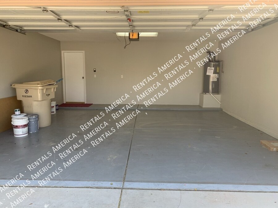 Beautiful Glendale Valencia Home 3/2 bath property image