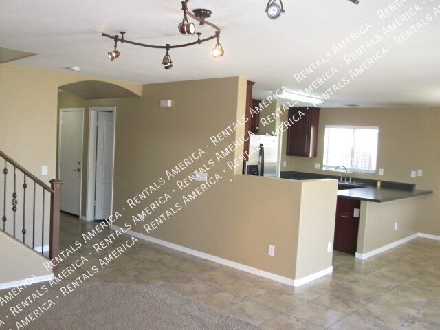 Spacious 4 Bd / 2.5 Ba home with large loft and a den!!! property image