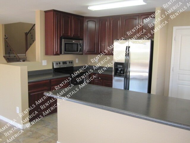 Spacious 4 Bd / 2.5 Ba home with large loft and a den!!! property image
