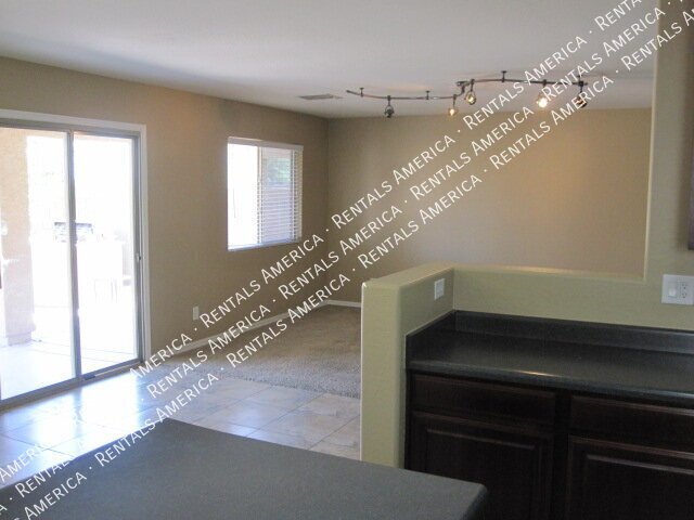 Spacious 4 Bd / 2.5 Ba home with large loft and a den!!! property image