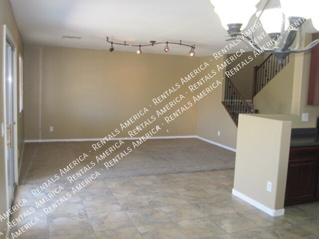 Spacious 4 Bd / 2.5 Ba home with large loft and a den!!! property image