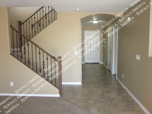 Spacious 4 Bd / 2.5 Ba home with large loft and a den!!! property image