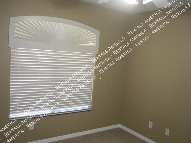Spacious 4 Bd / 2.5 Ba home with large loft and a den!!! property image