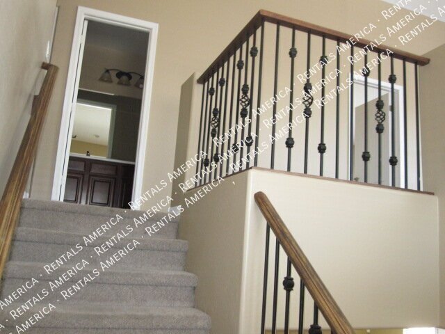 Spacious 4 Bd / 2.5 Ba home with large loft and a den!!! property image