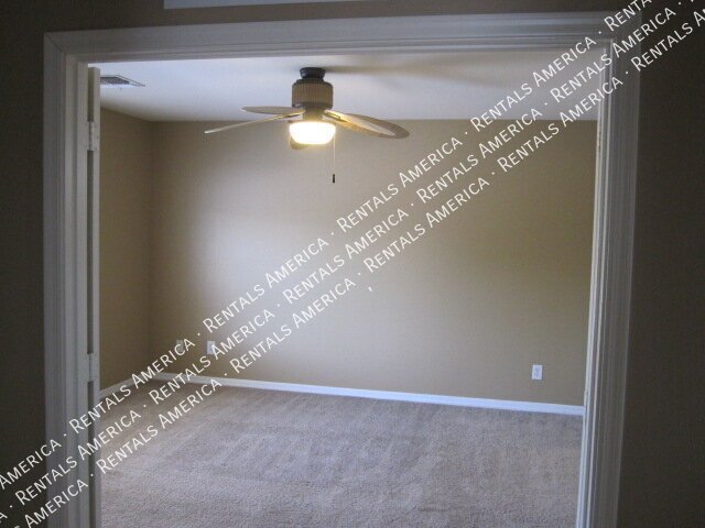 Spacious 4 Bd / 2.5 Ba home with large loft and a den!!! property image