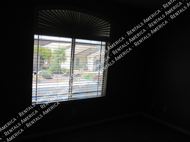 Spacious 4 Bd / 2.5 Ba home with large loft and a den!!! property image