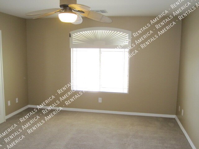 Spacious 4 Bd / 2.5 Ba home with large loft and a den!!! property image