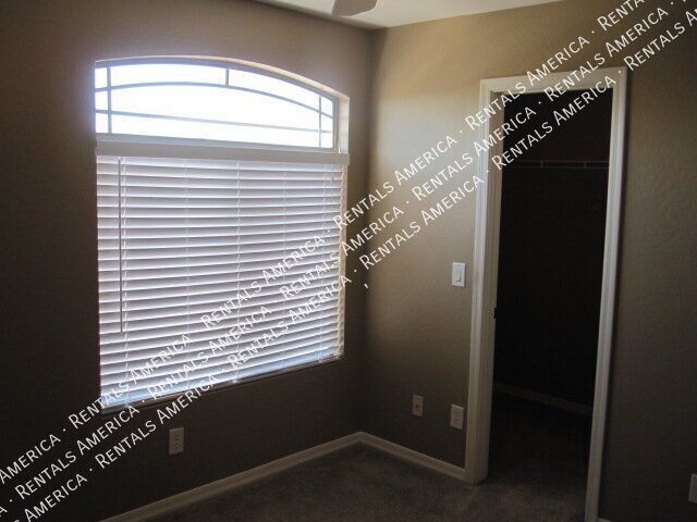 Spacious 4 Bd / 2.5 Ba home with large loft and a den!!! property image