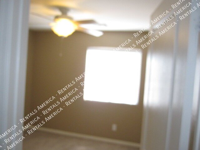 Spacious 4 Bd / 2.5 Ba home with large loft and a den!!! property image