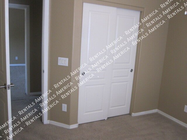 Spacious 4 Bd / 2.5 Ba home with large loft and a den!!! property image