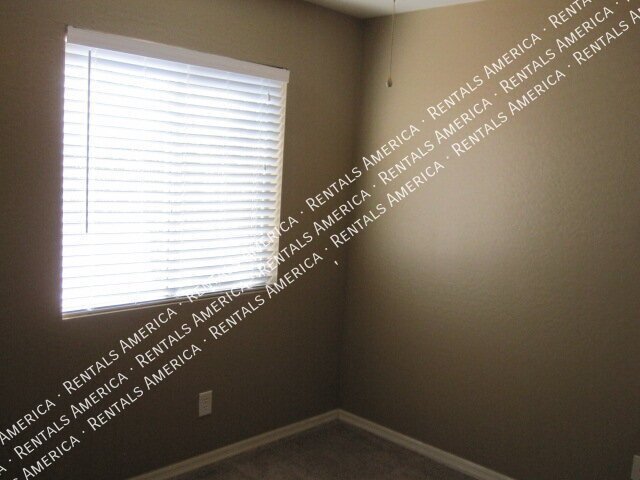 Spacious 4 Bd / 2.5 Ba home with large loft and a den!!! property image