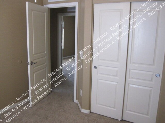 Spacious 4 Bd / 2.5 Ba home with large loft and a den!!! property image