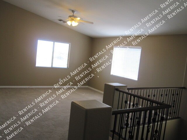 Spacious 4 Bd / 2.5 Ba home with large loft and a den!!! property image