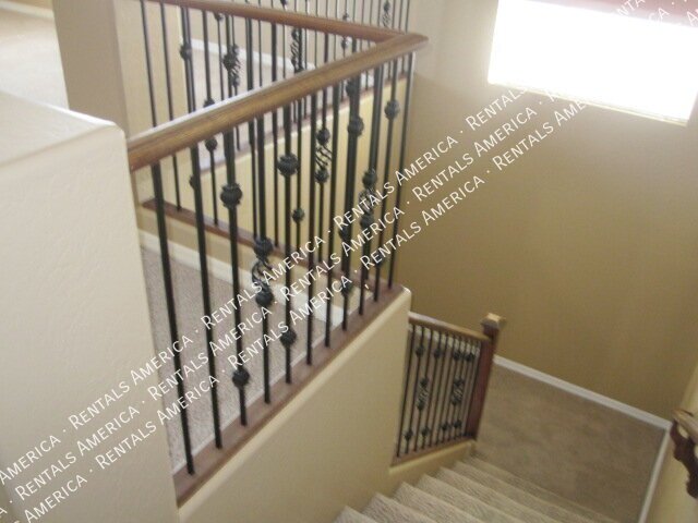Spacious 4 Bd / 2.5 Ba home with large loft and a den!!! property image