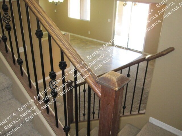 Spacious 4 Bd / 2.5 Ba home with large loft and a den!!! property image