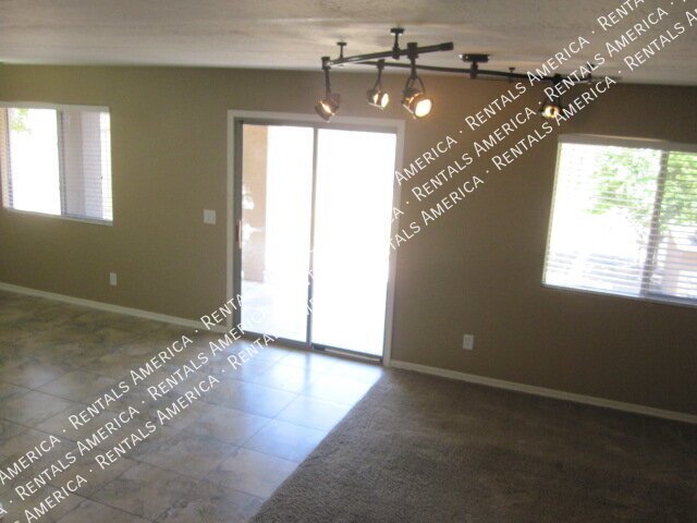 Spacious 4 Bd / 2.5 Ba home with large loft and a den!!! property image