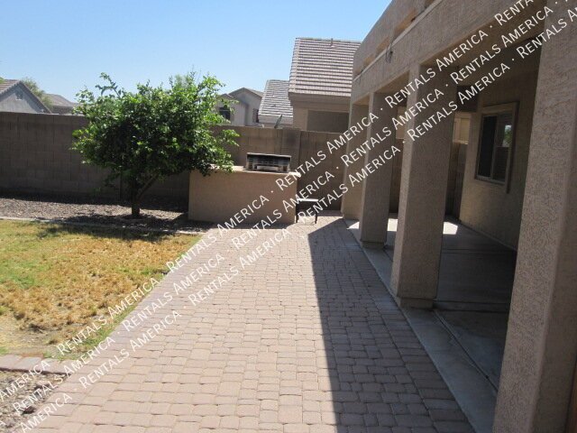 Spacious 4 Bd / 2.5 Ba home with large loft and a den!!! property image