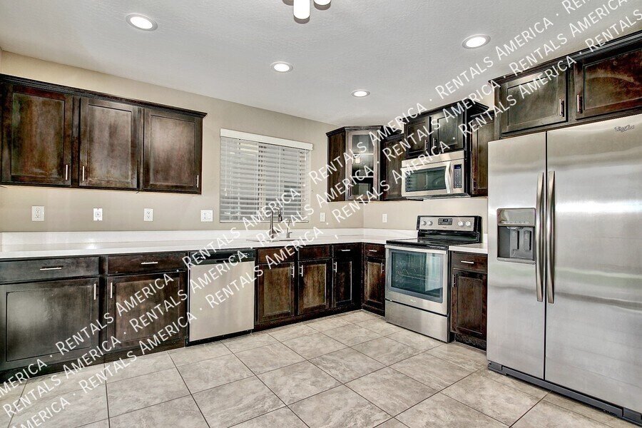 COMING SOON! 3BD  2.5 BA  W/ Loft & Bonus Room located in Vincenz! property image