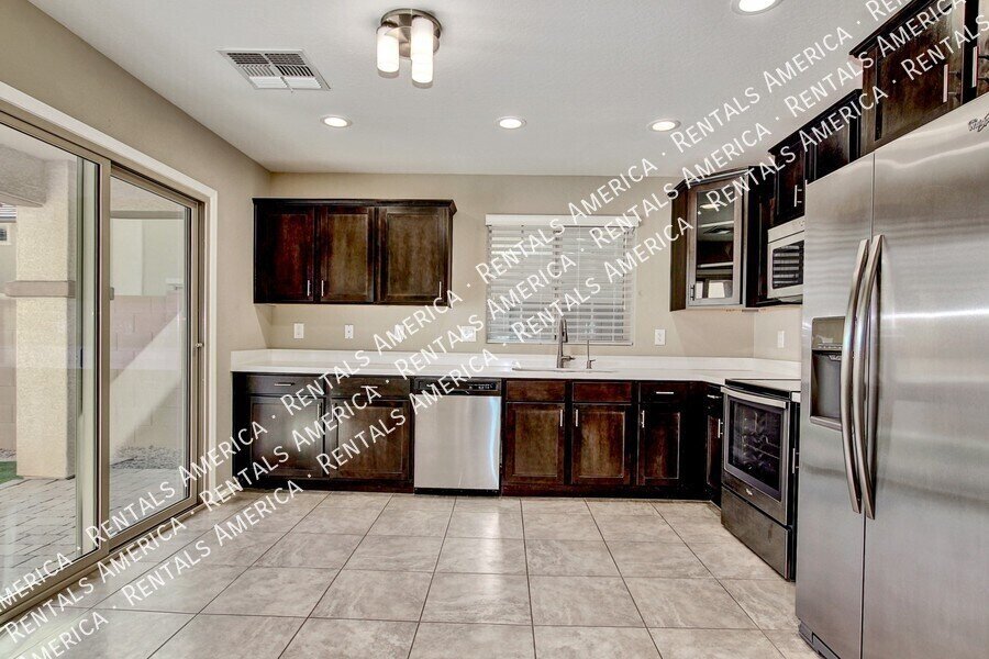 COMING SOON! 3BD  2.5 BA  W/ Loft & Bonus Room located in Vincenz! property image