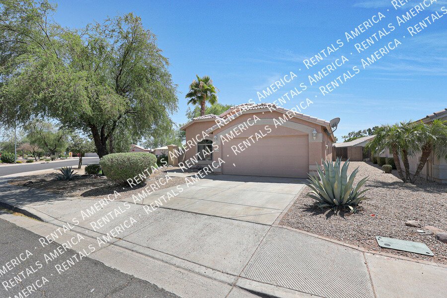 3 Bedrooms with Large backyard! property image