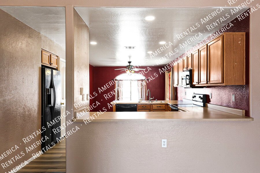 3 Bedrooms with Large backyard! property image