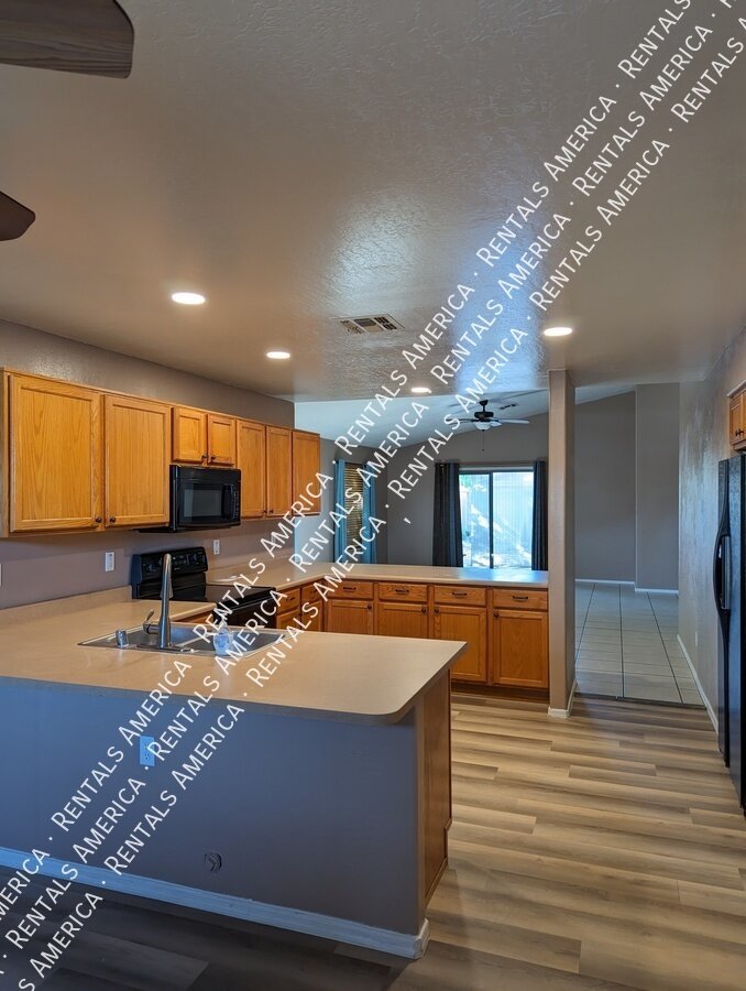 3 Bedrooms with Large backyard! property image