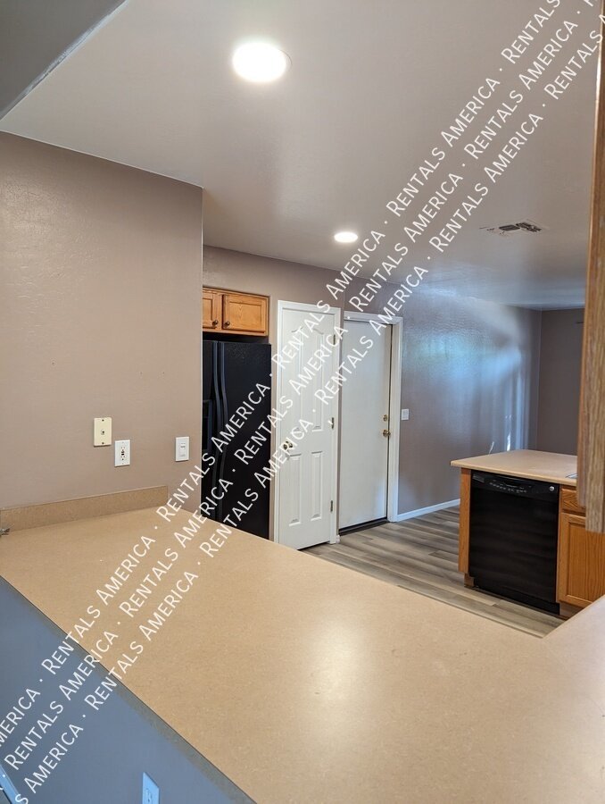 3 Bedrooms with Large backyard! property image