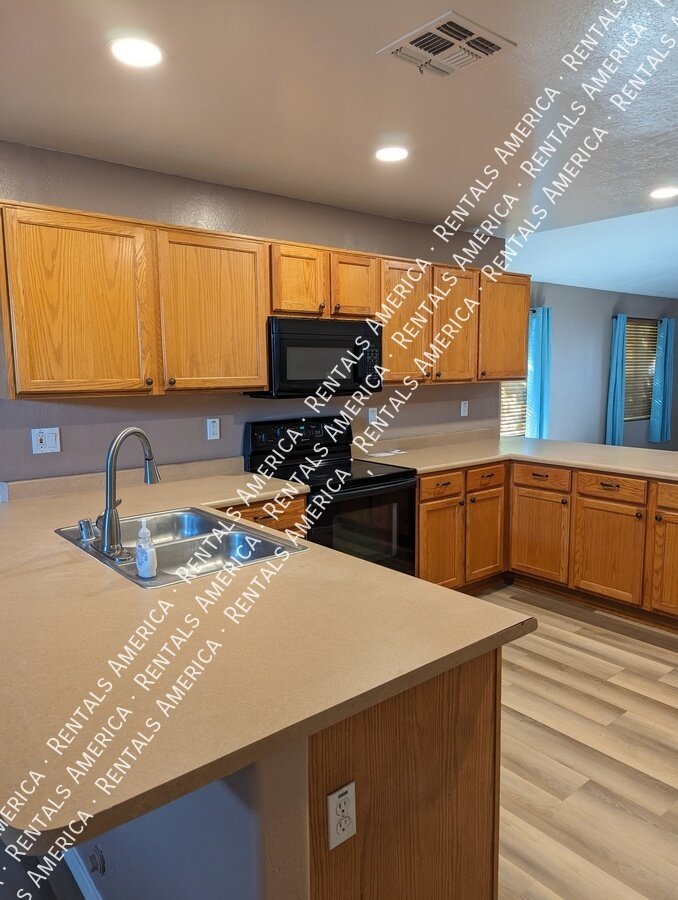 3 Bedrooms with Large backyard! property image