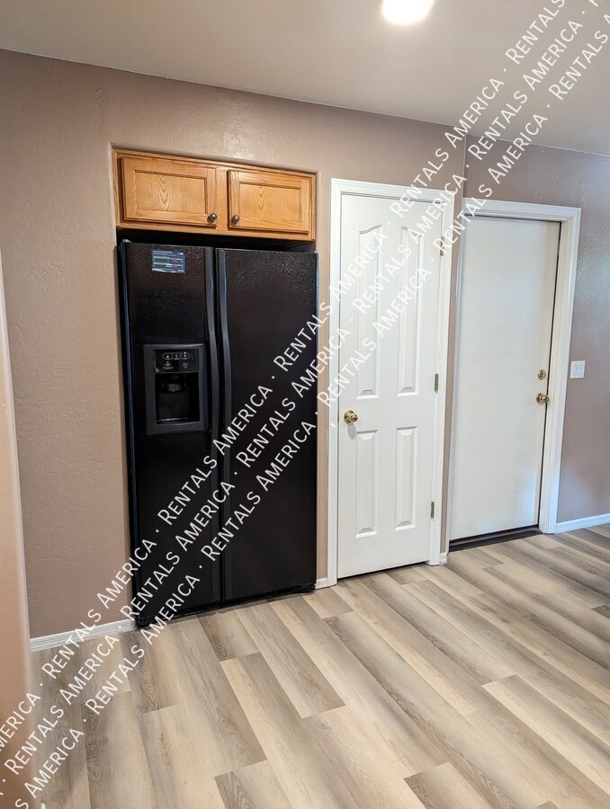 3 Bedrooms with Large backyard! property image