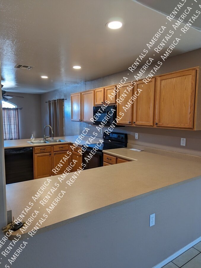3 Bedrooms with Large backyard! property image