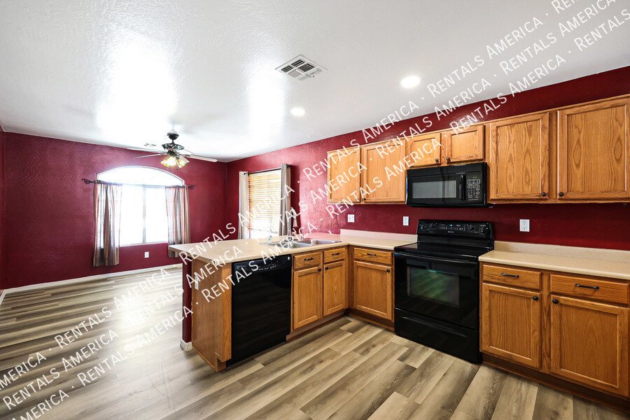 3 Bedrooms with Large backyard! property image