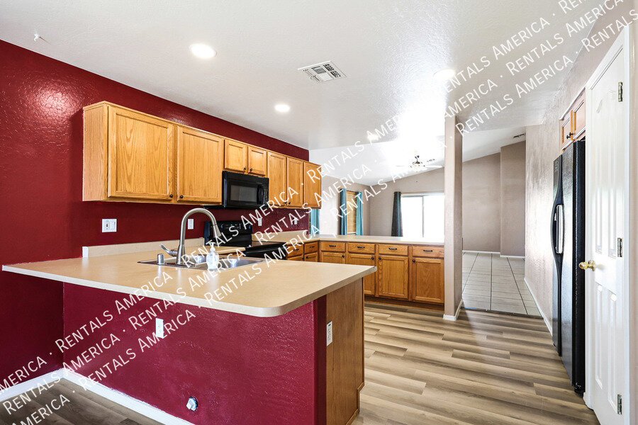 3 Bedrooms with Large backyard! property image