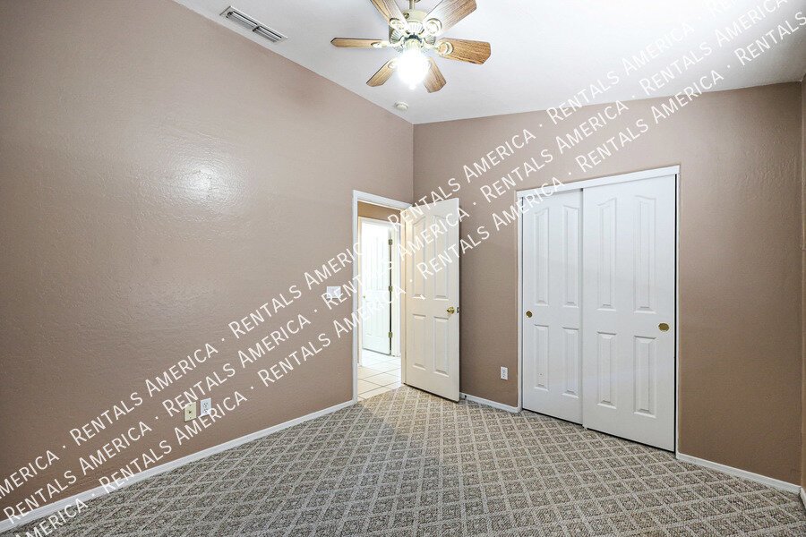 3 Bedrooms with Large backyard! property image