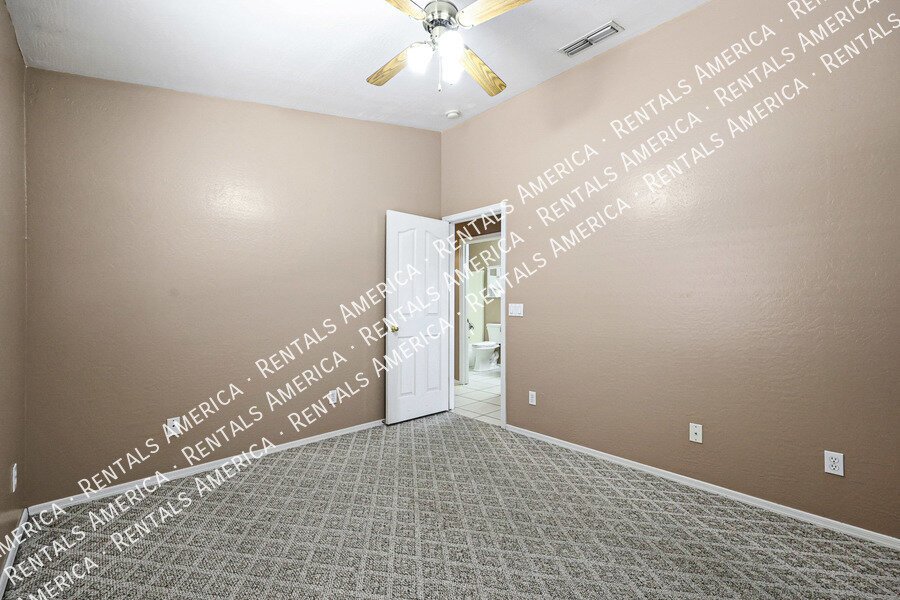 3 Bedrooms with Large backyard! property image
