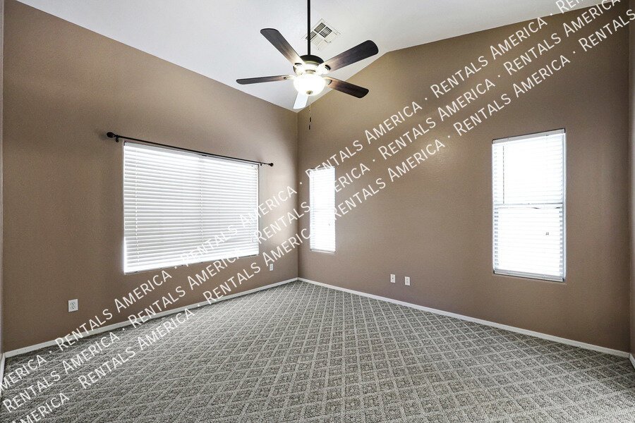 3 Bedrooms with Large backyard! property image