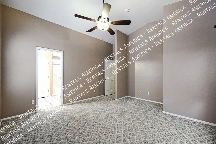 3 Bedrooms with Large backyard! property image