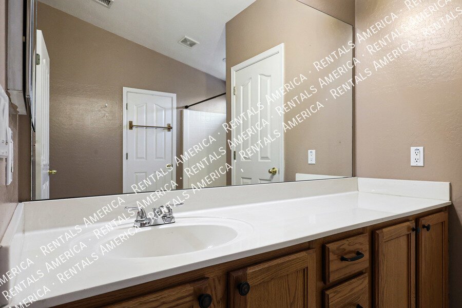 3 Bedrooms with Large backyard! property image
