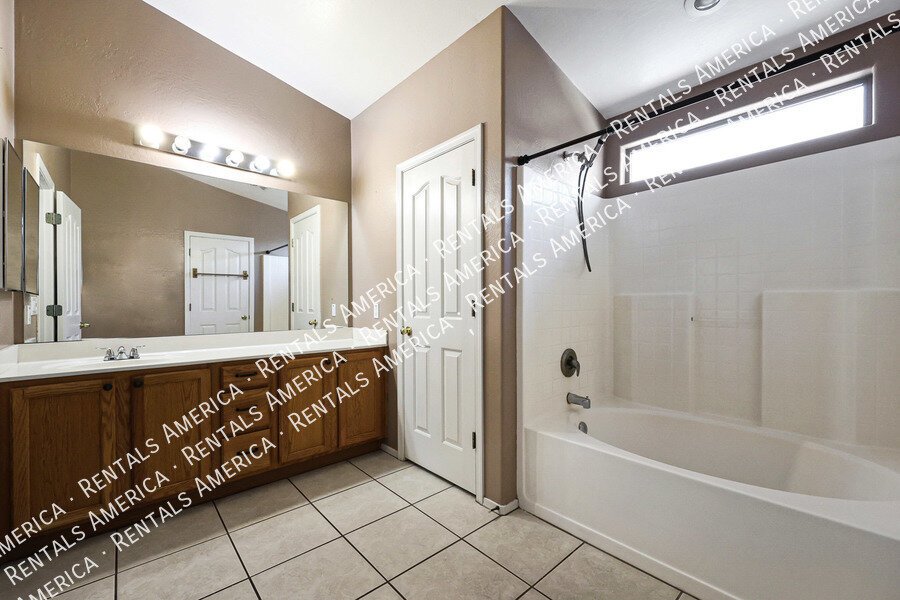 3 Bedrooms with Large backyard! property image