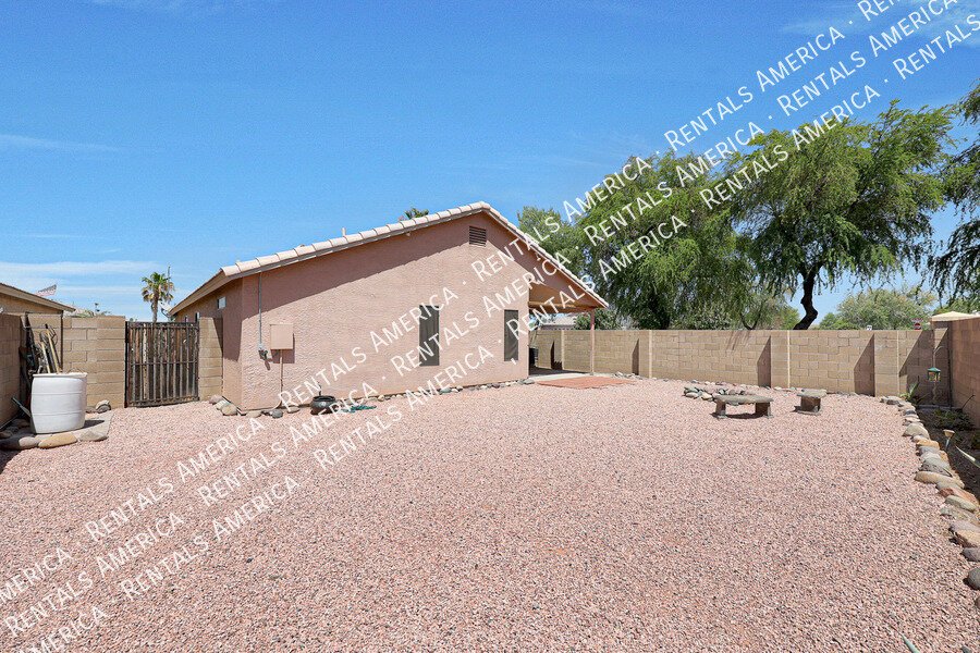 3 Bedrooms with Large backyard! property image