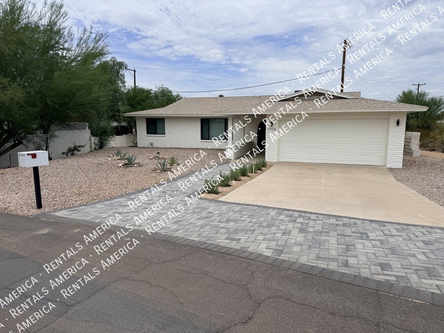 Stunning South Mountain Views in a Quiet, Upscale Neighborhood property image