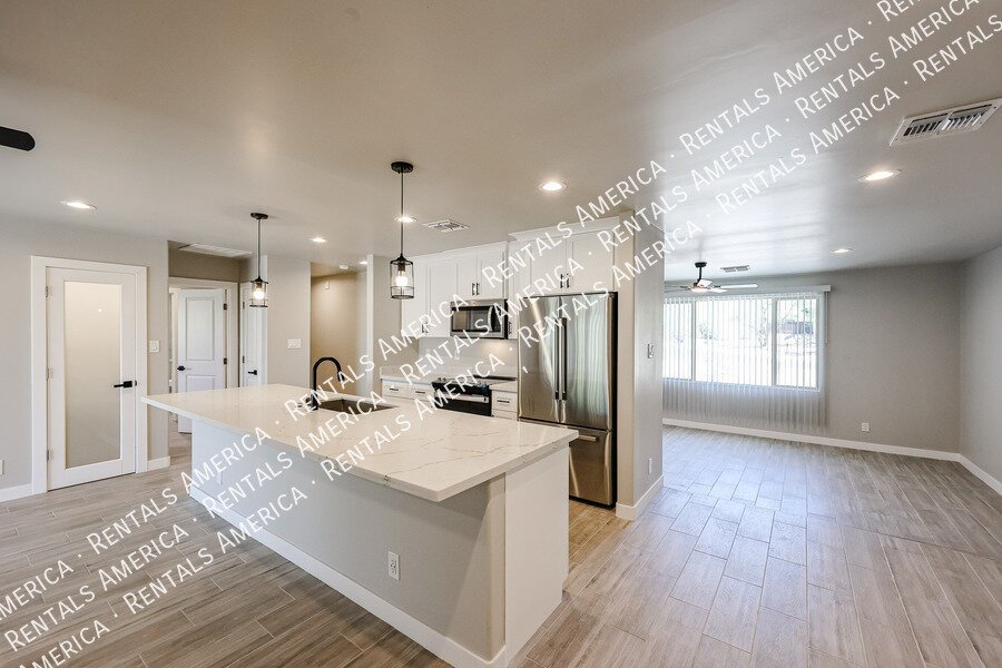 Stunning South Mountain Views in a Quiet, Upscale Neighborhood property image